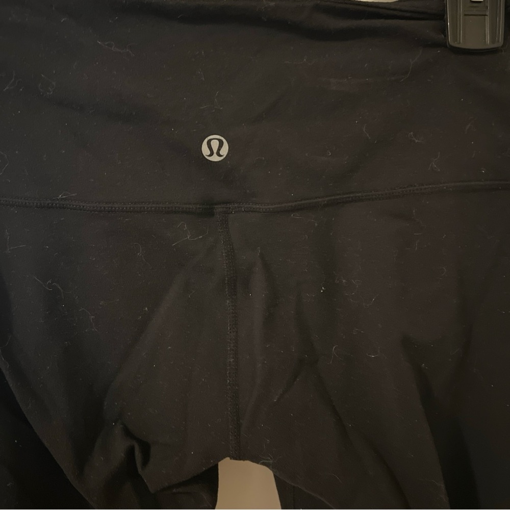 Rare Vintage Style lululemon legging 6 Black With Buttons On Cropped Leg, Pocket